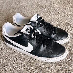 Women's Nike Court tour shoes